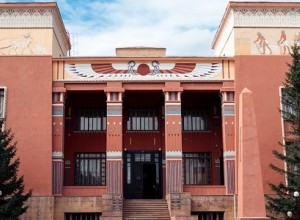 Возле красноярского краеведческого музея появится сквер с пещерой древних людей