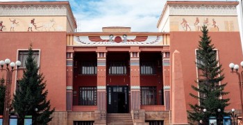 Возле красноярского краеведческого музея появится сквер с пещерой древних людей