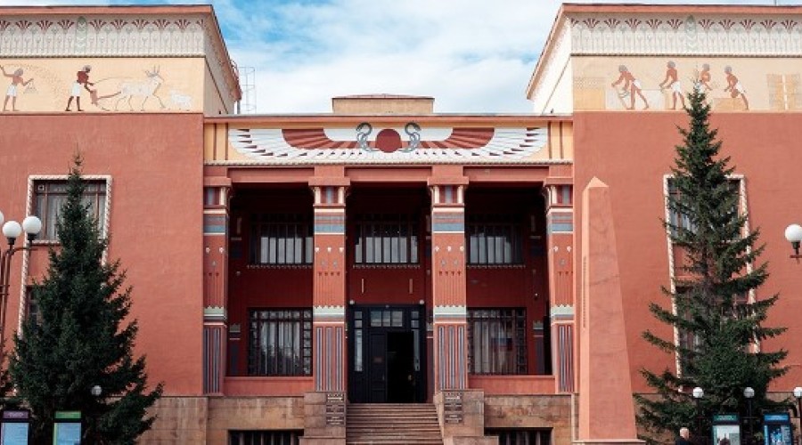 Возле красноярского краеведческого музея появится сквер с пещерой древних людей