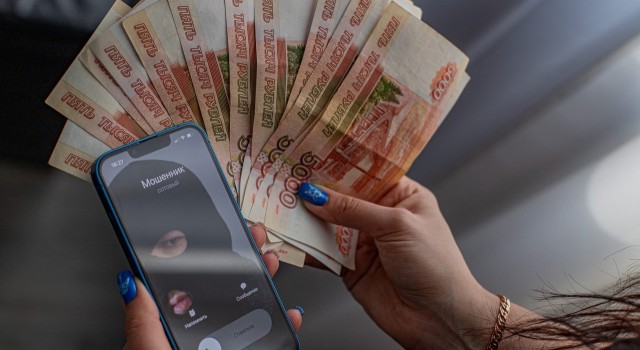 Мошенники обманули красноярку и забрали у нее 11,8 млн рублей