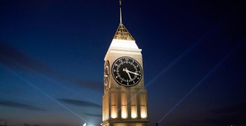 Главные часы Красноярска сменили мелодию в честь Дня народного единства 