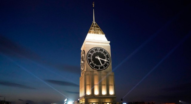 Главные часы Красноярска сменили мелодию в честь Дня народного единства 