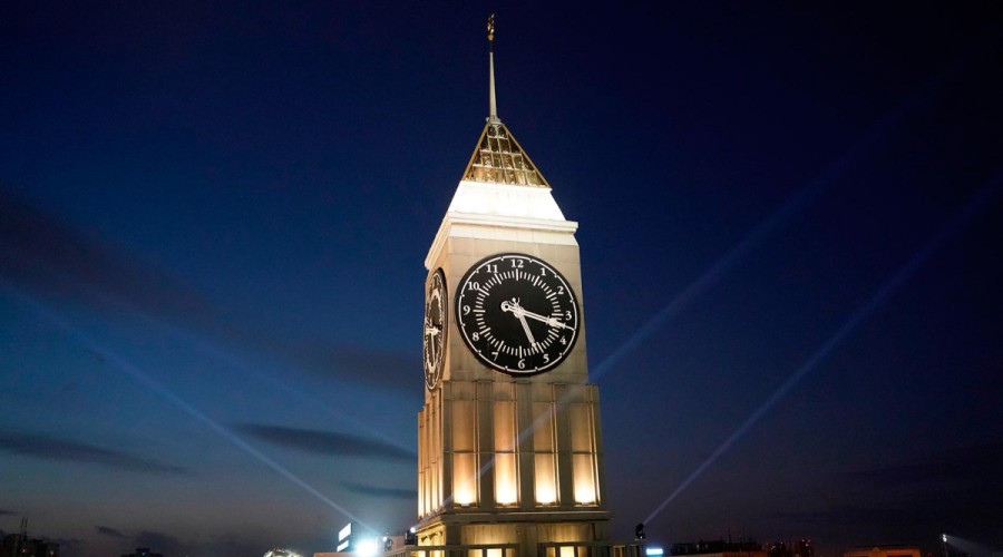 Главные часы Красноярска сменили мелодию в честь Дня народного единства 