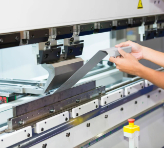 Оператор гибочного станка с ЧПУ